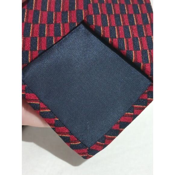 Prestwick & Moore 100% Silk Red Blue Gold Geometric Print Tie Made In USA - Picture 7 of 7